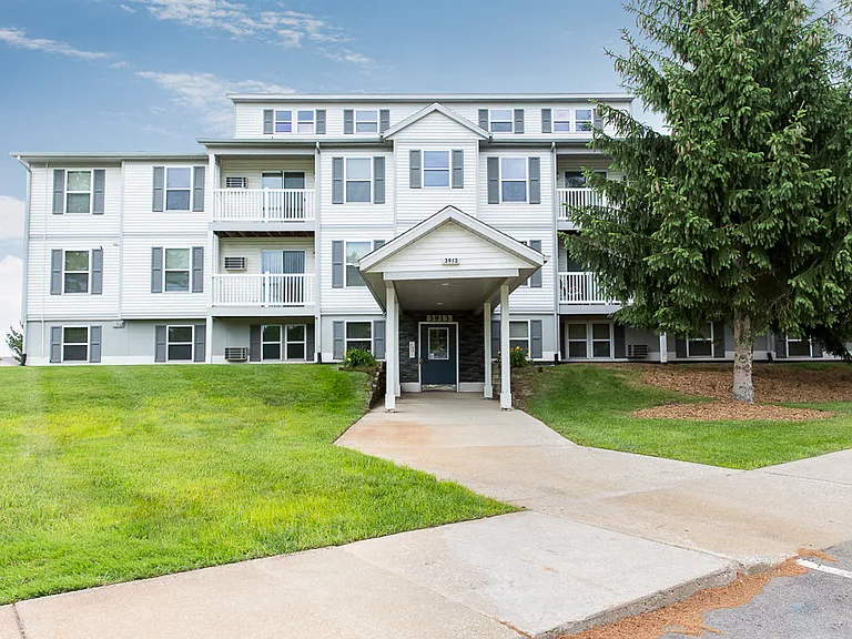 York Creek Apartments — Photo 41
