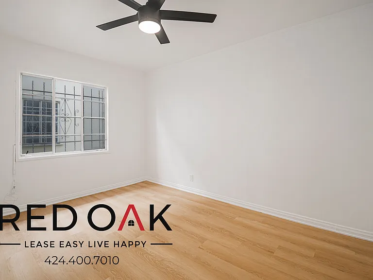1030 Menlo Ave #17 — Photo 4