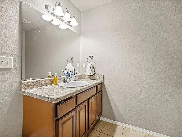 Master Bedroom Bathroom