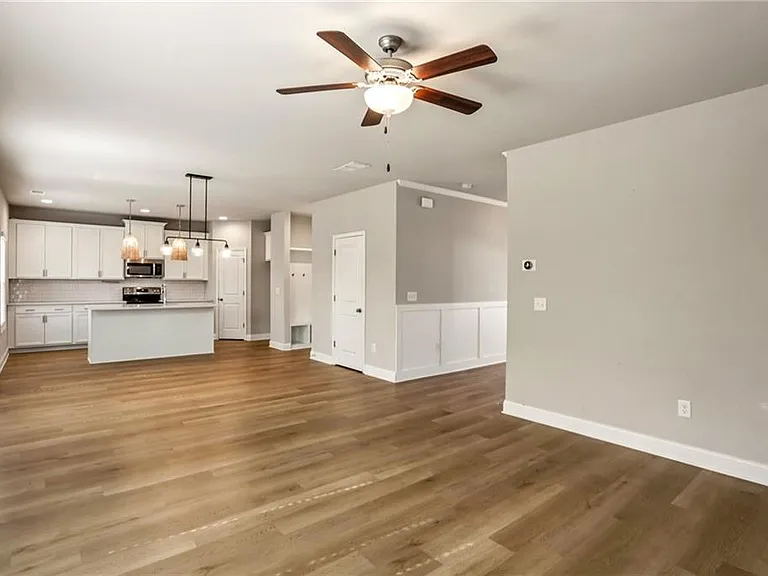 2099 Easterwood Ter — Photo 7