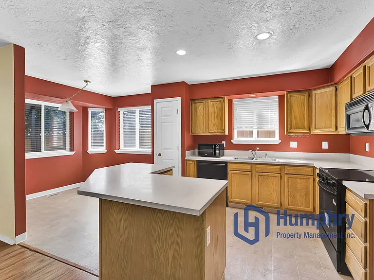 157 W Rockford St — Photo 13