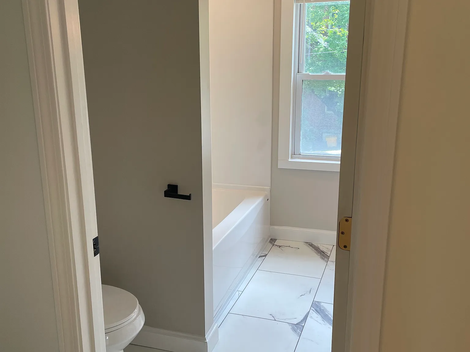 3 bed, 1.5 bath, 1200 sqft, $2,700 — Photo 4