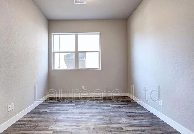 1433 S Kenton St — Photo 13