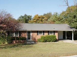 418 NW Holly Dr, Gainesville, GA 30501