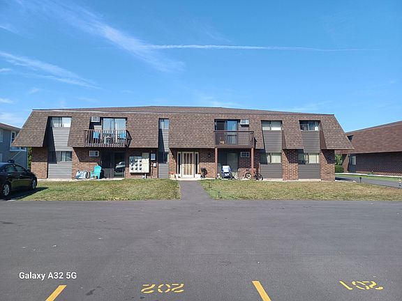3rd image of 1025 Willow Ave #101