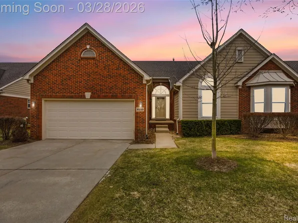 30249 Viewcrest Dr, Novi, MI 48377