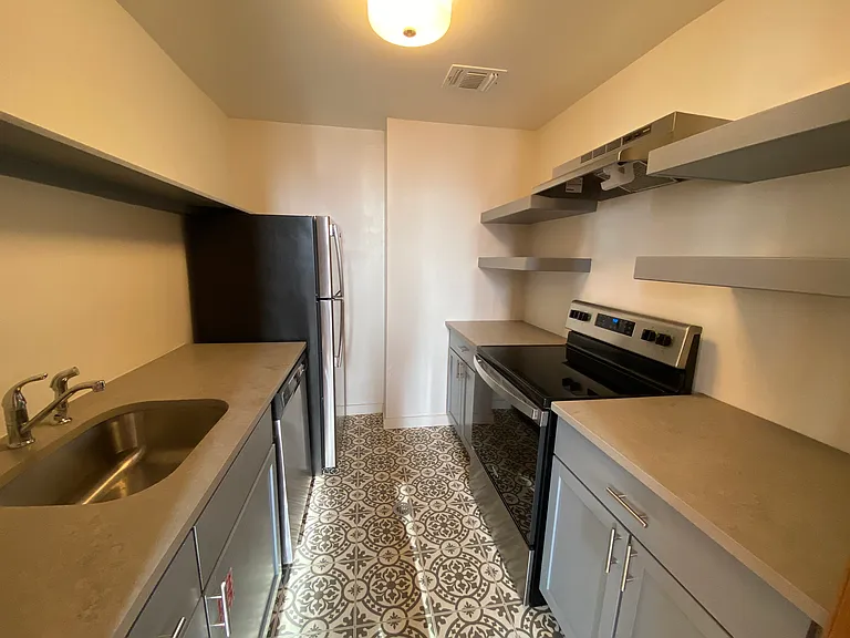 235 E Commerce St #400 — Photo 14