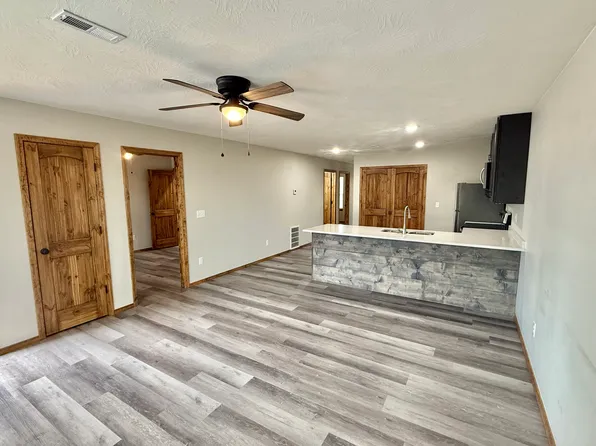 412 S Court St #D, Seymour, MO 65746