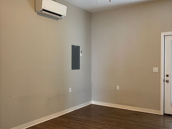 5th image of 801 Olive St #D