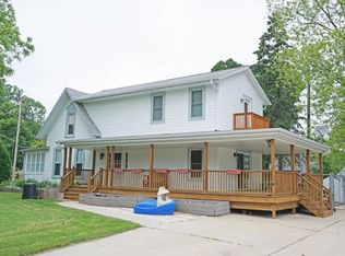 912 E Capitol Dr, Hartland, WI 53029