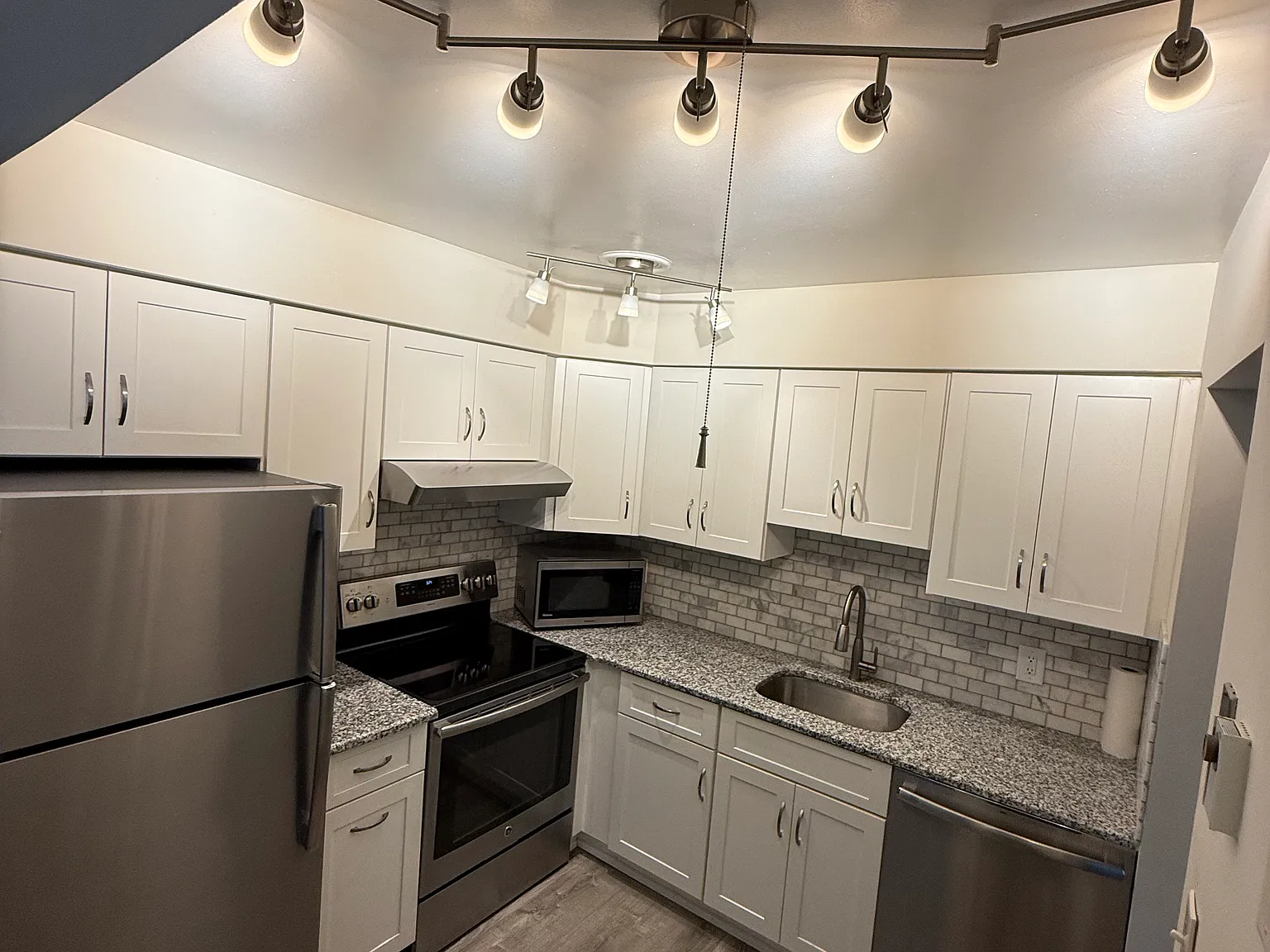 1 bed, 750 sqft, $2,000 — Photo 1