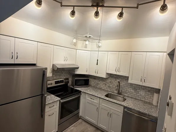 464 Liberty St APT 206, Little Ferry, NJ 07643