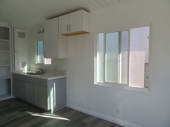 3rd image of 11324 Huston St APT 9