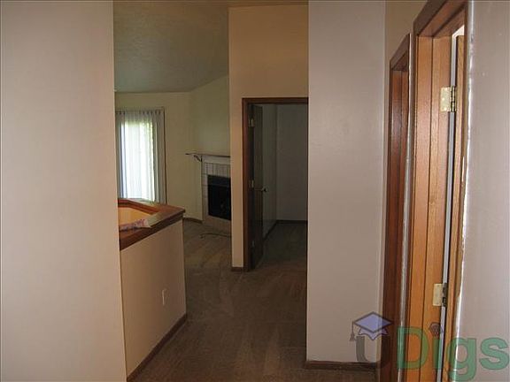 5th image of 3514 Thornhill Cir W