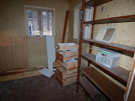 4th image of 442 Boon St