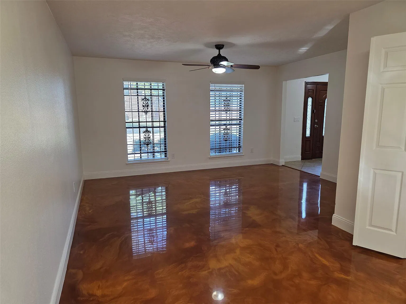 4 bed, 2.5 bath, 2637 sqft, $2,350 — Photo 3