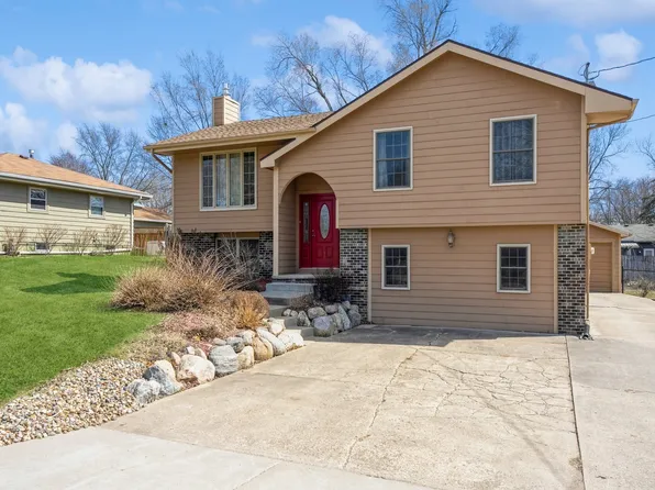 6813 NW Golden Ln, Des Moines, IA 50313