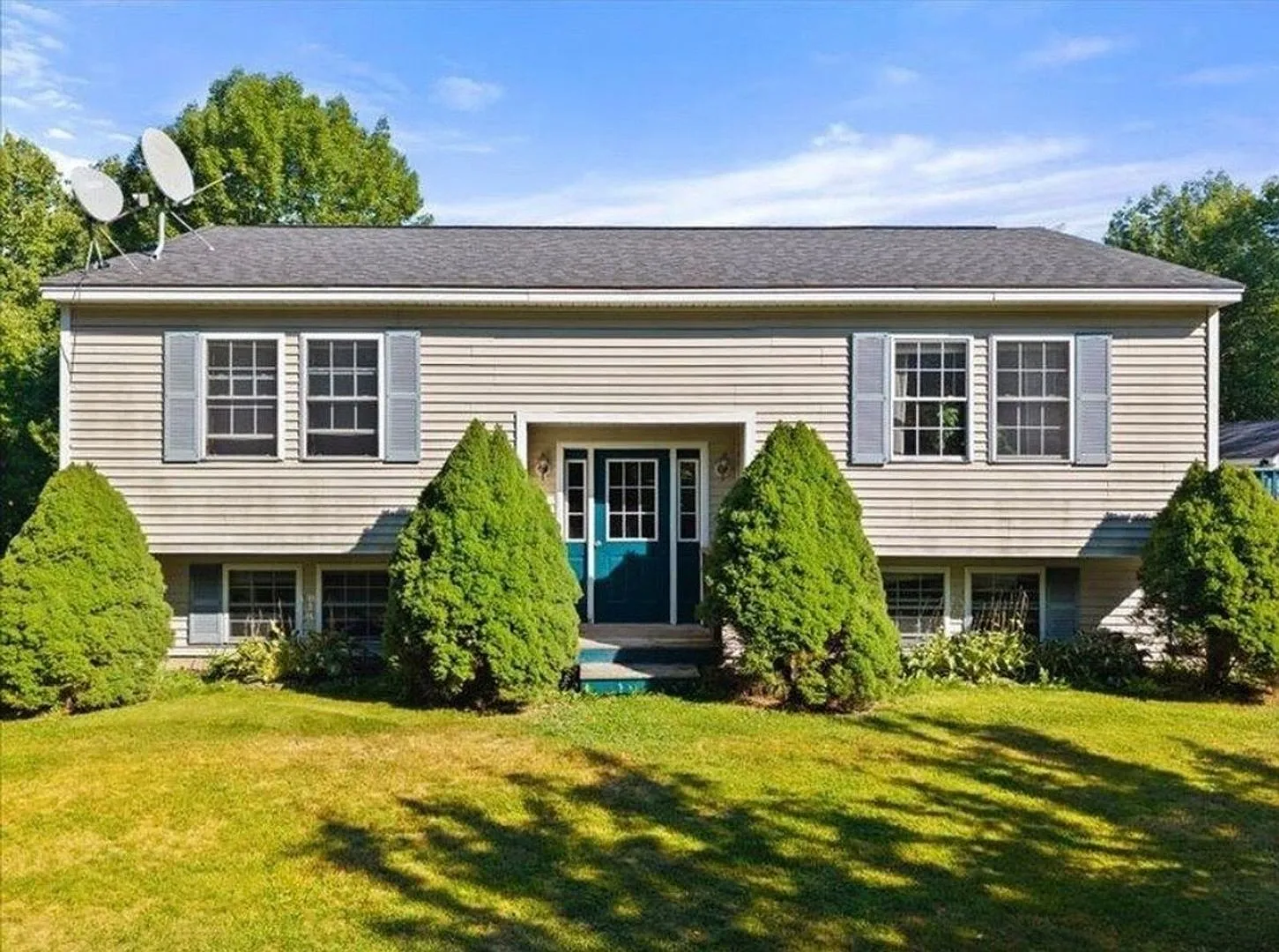 Charming 3BR House in Searsmont — Photo 1