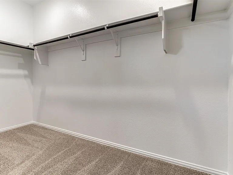 612 McKenna Dr — Photo 12
