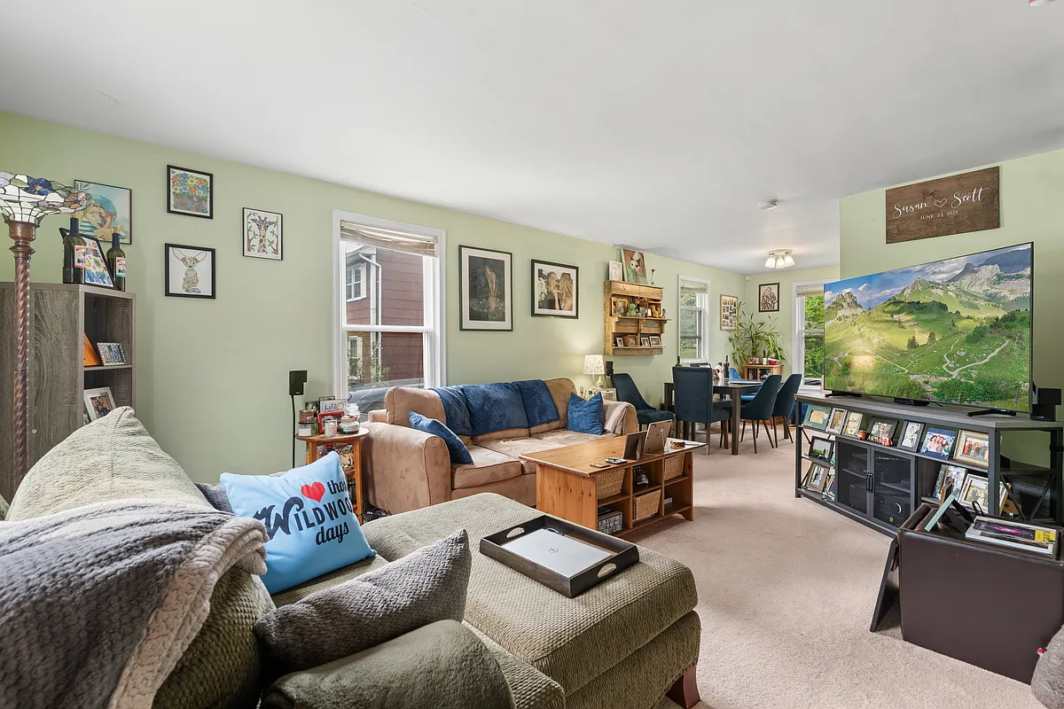 Building Photo - 824 Pompton Ave