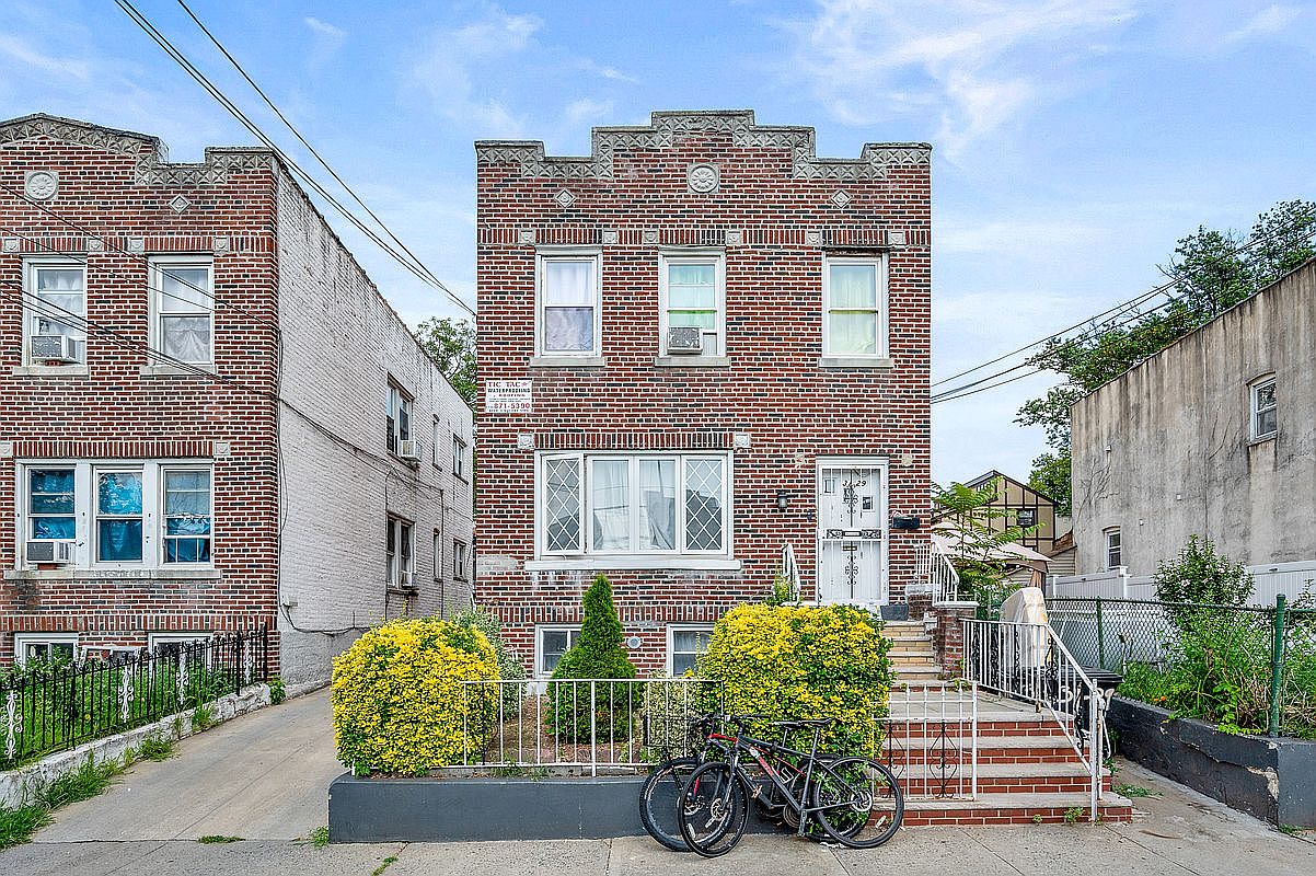3129 100th St, East Elmhurst, NY 11369 | MLS #S1782102 | Zillow
