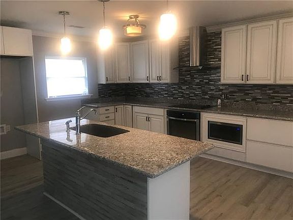 3rd image of 4866 Sandalwood St