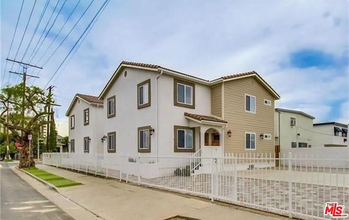 3 bed, 2.0 bath, 1100 sqft, $3,250 — Photo 1