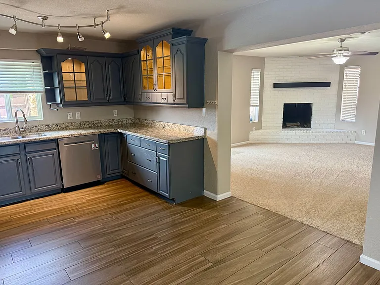 4414 W Altadena Ave — Photo 11