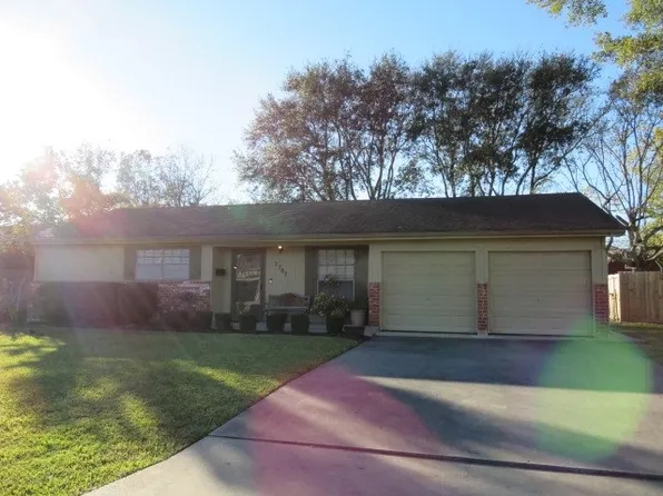 2702 Mazur Dr, Port Neches, TX 77651