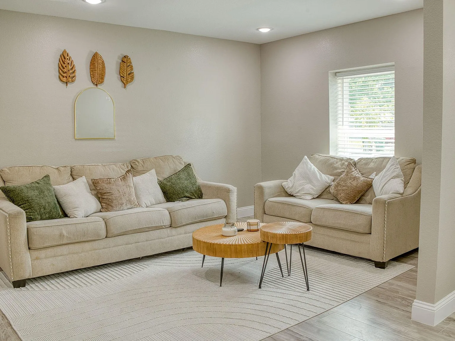 3 bed, 2.0 bath, 1273 sqft, $1,995 — Photo 2