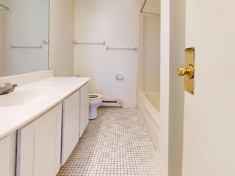 University Park Apartments near Cornell University — Photo 92