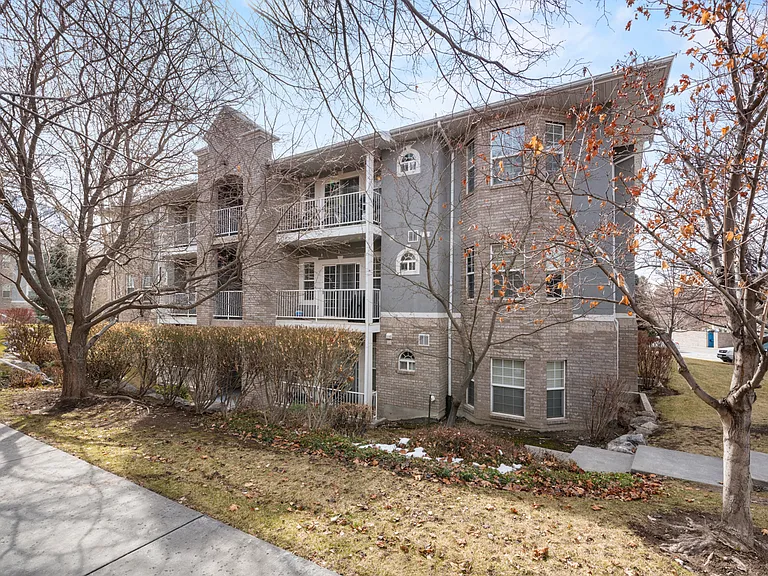532 N Seven Peaks Blvd #302 — Photo 2