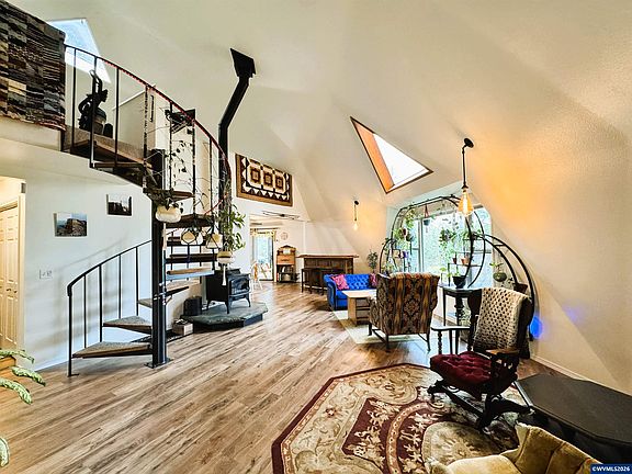 3rd image of 12770 Maxfield Creek Rd