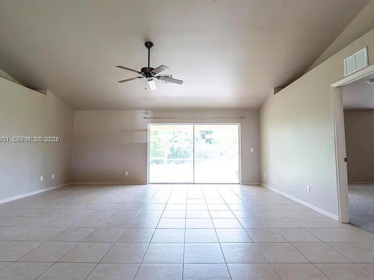 4129 NE 19th Pl — Photo 5