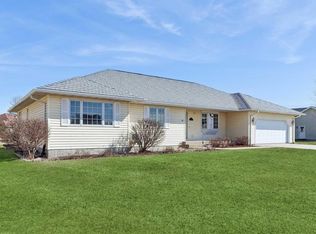 501 Raider Dr, Williamsburg, IA 52361