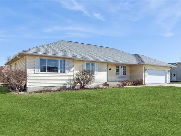 501 Raider Dr, Williamsburg, IA 52361