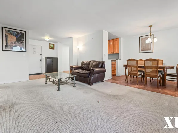 43-10 Kissena Boulevard image 4 of 20