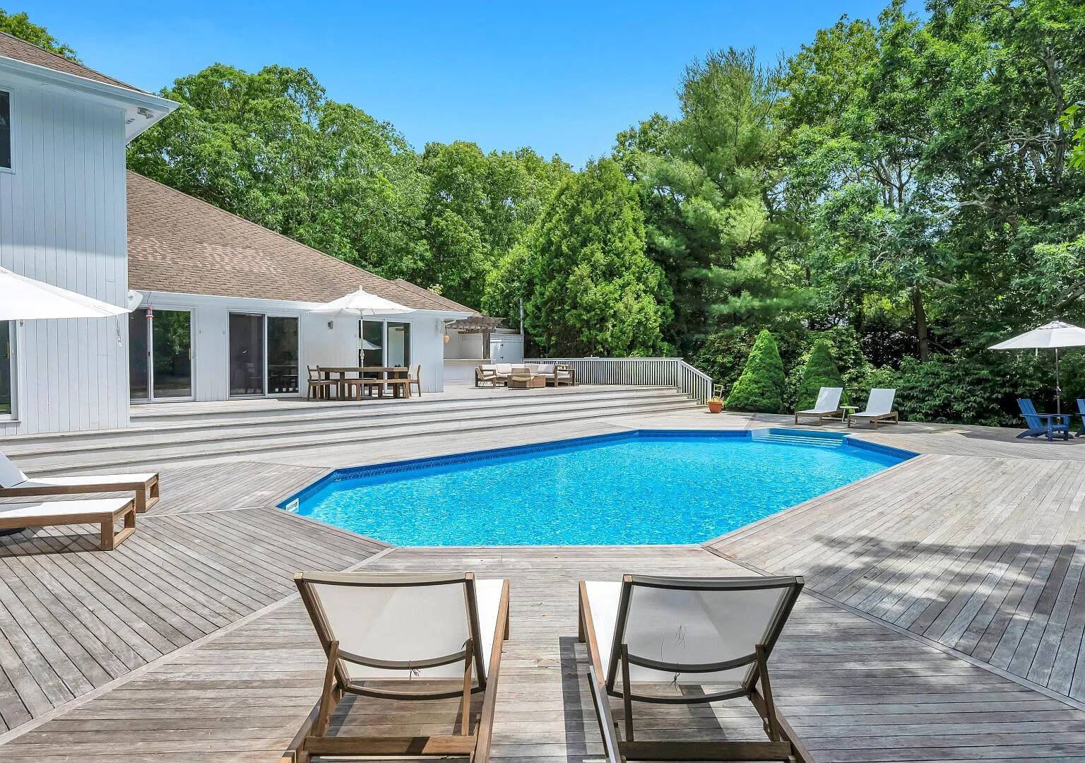 Private 5BR East Quogue Retreat with Pool, Gym, & Outdoor Bar — Photo 3
