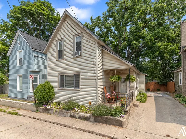 60 Caroline Pl NE, Grand Rapids, MI 49503