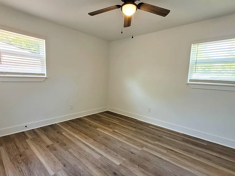 904 Colbert Ave — Photo 6