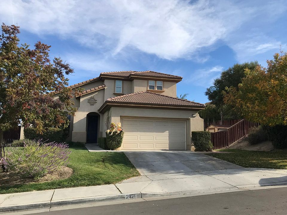 1st image of 2421 S Menlo Ave