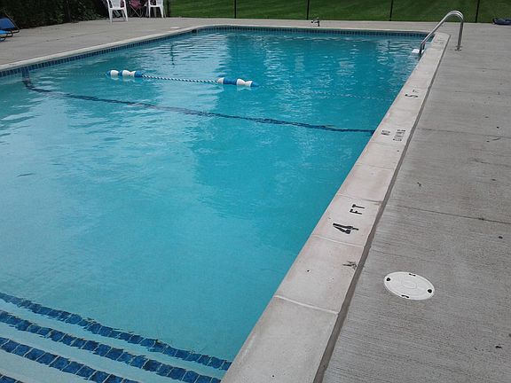 2nd image of 980 Candace Ln