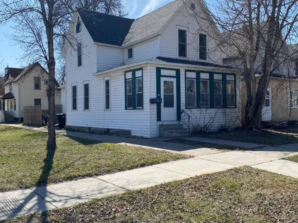 501 N 4th St, Grand Forks, ND 58203