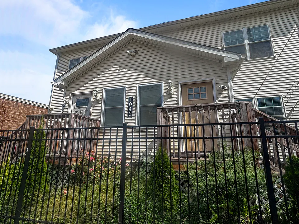 1042 Iranistan Ave #3