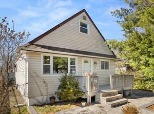 259 Waldo St, Copiague, NY 11726