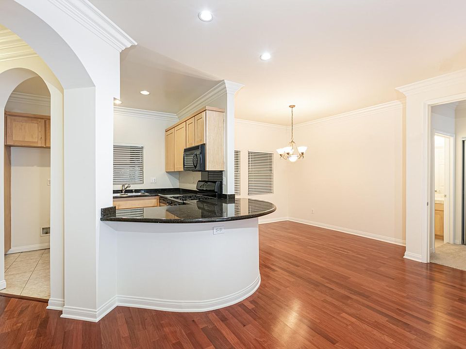 Kitchen/Dining Area