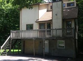 3249 Hamlet Dr, Tobyhanna, PA 18466