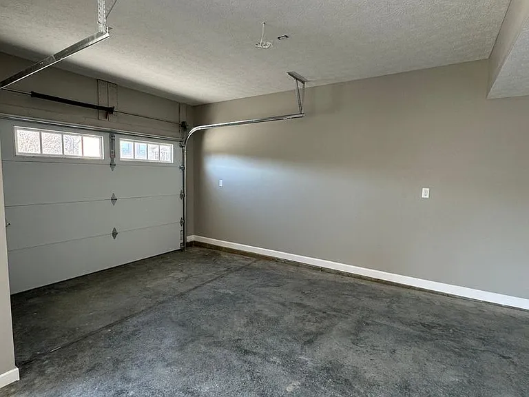 2509 Yeoman Ln — Photo 29