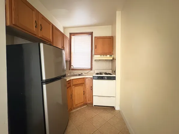 92 W 33rd St APT C1, Bayonne, NJ 07002