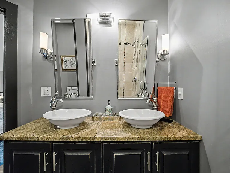 261 S Limestone St #304 — Photo 52